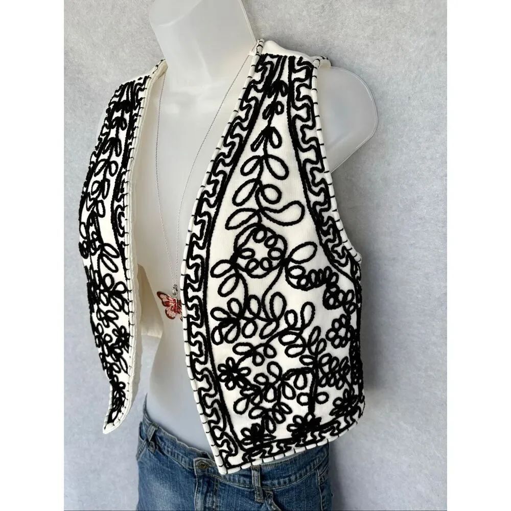Zara Women’s Open Vest Size M Ivory Chunky Embroidery Boho Hippie Statement